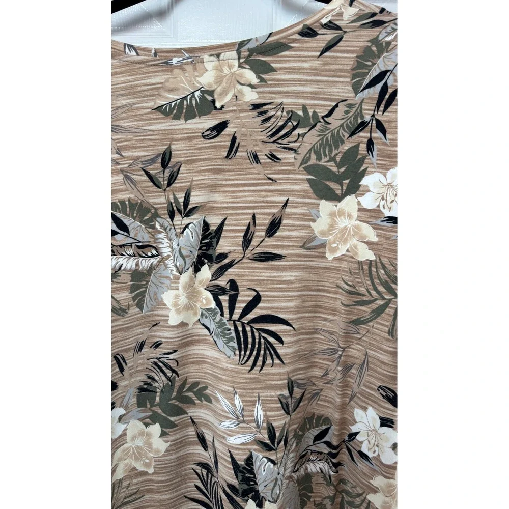 Catherines Womens 1X 18/20W Tropical Floral Space Dye Scoop Neck Top Tan Green